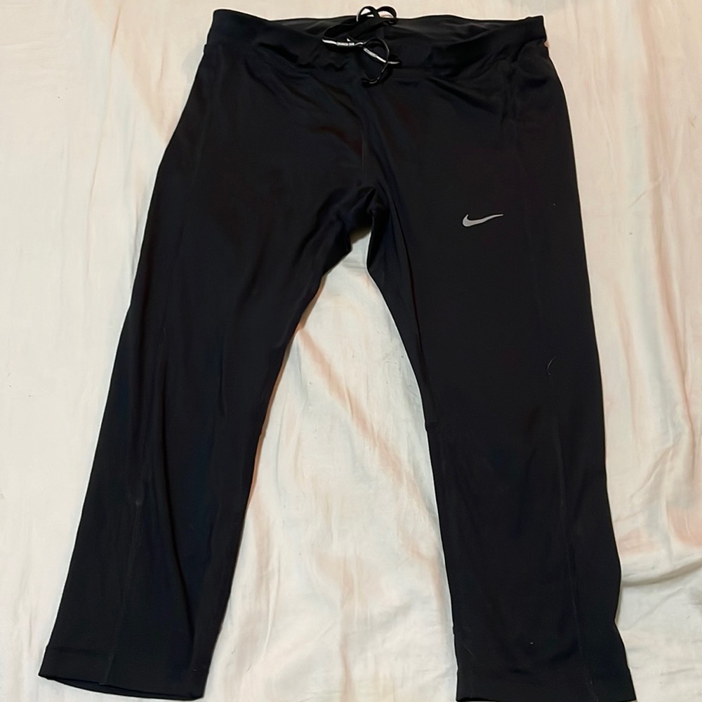Black Nike 3/4 length dri-fit leggings